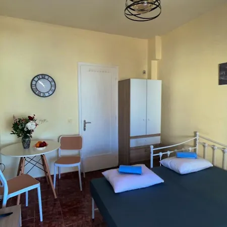 Popi For Rent Floor With Balcony 38 Qm τμ Apartmán